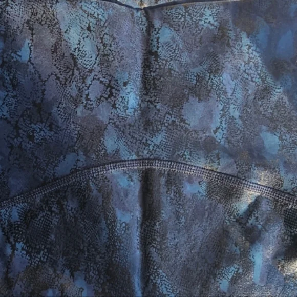 🆕 SPANX Booty Boost Active 7/8 Leggings Navy Reptile, Size M, NWT - Picture 11 of 15